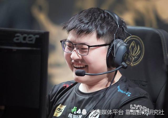 Uzi重返赛场，晋级下一阶段首场状态出色，德国队观众沸腾！(Uzi谈WBG晋级四强)